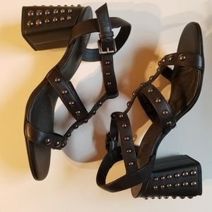 🌻G E O X// Studded sandals🌻